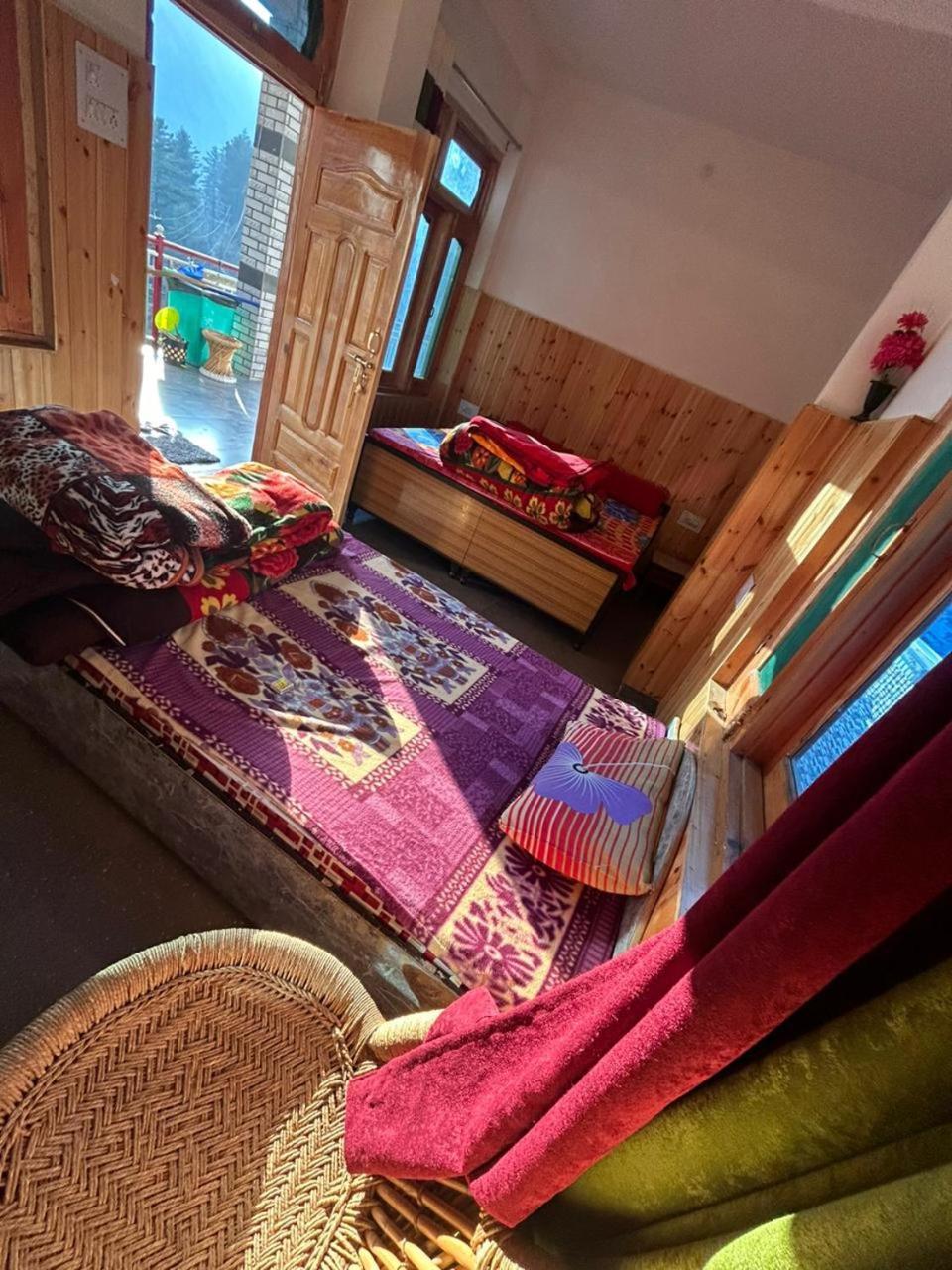 Snow View Guest House Kasol Buitenkant foto