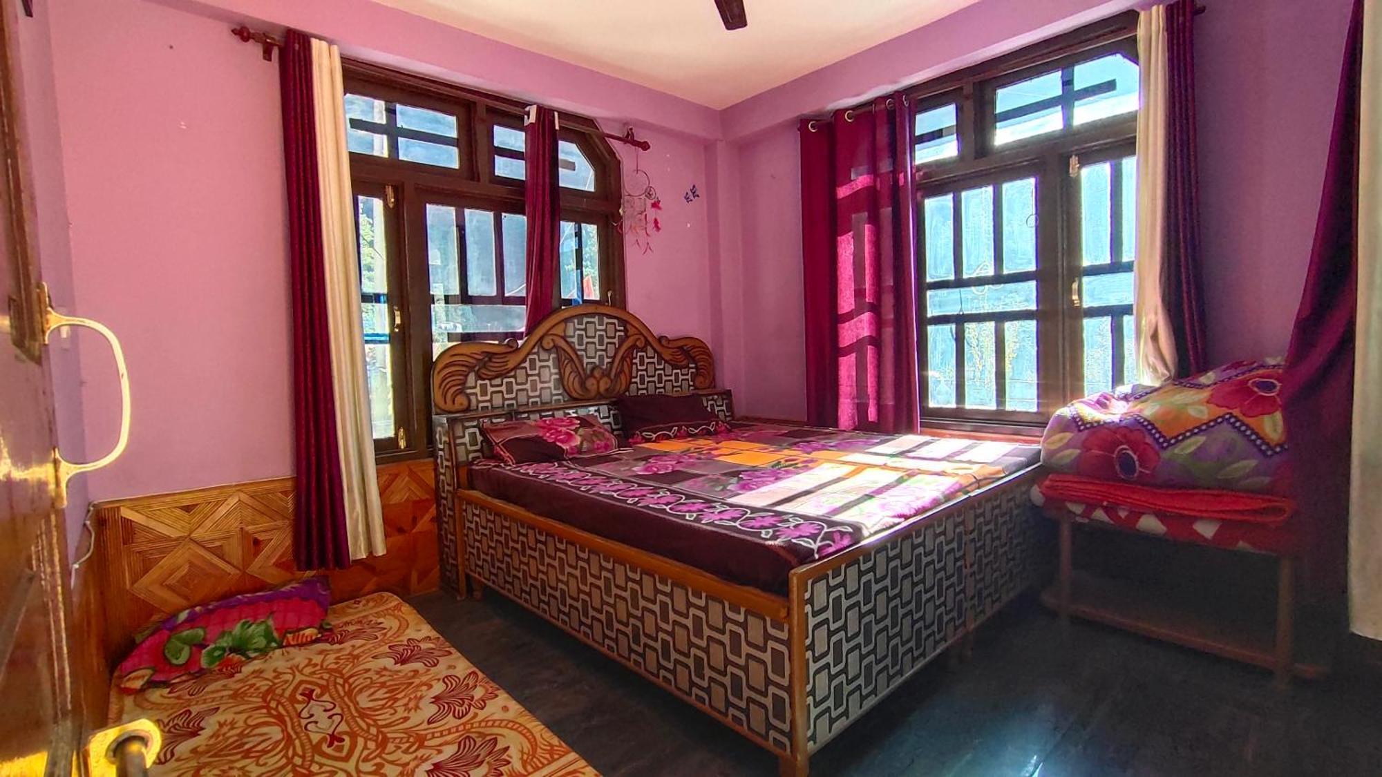 Snow View Guest House Kasol Kamer foto