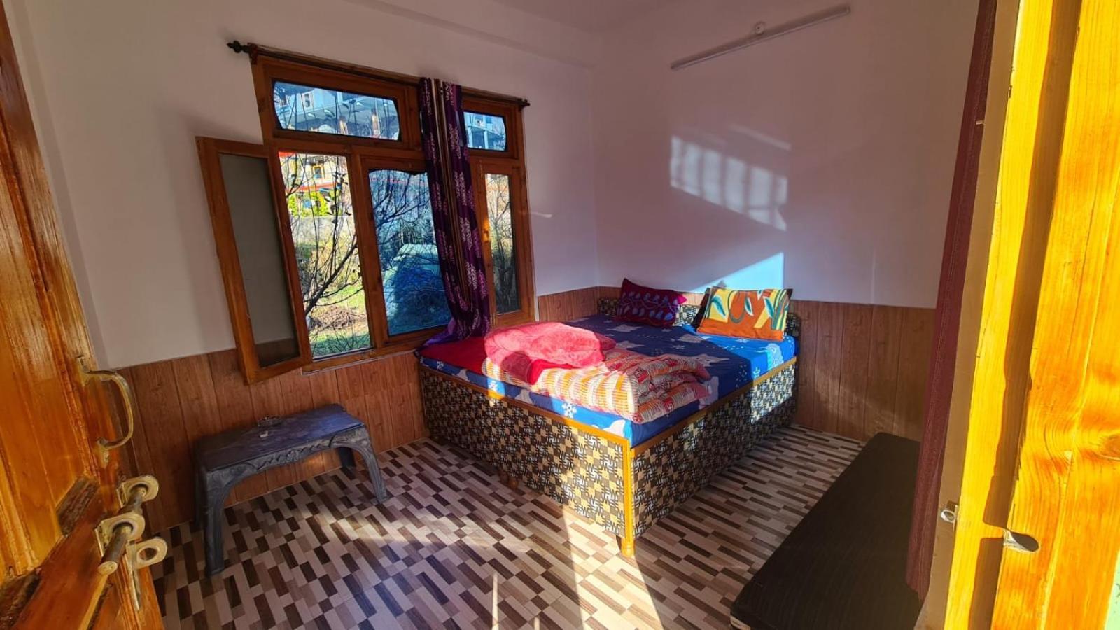 Snow View Guest House Kasol Kamer foto