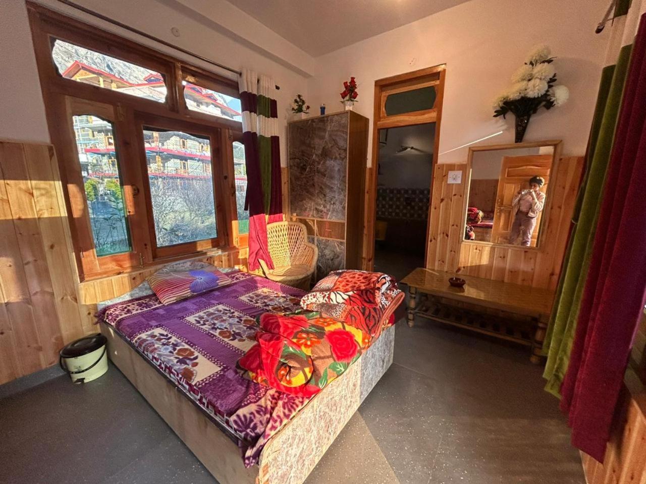 Snow View Guest House Kasol Kamer foto